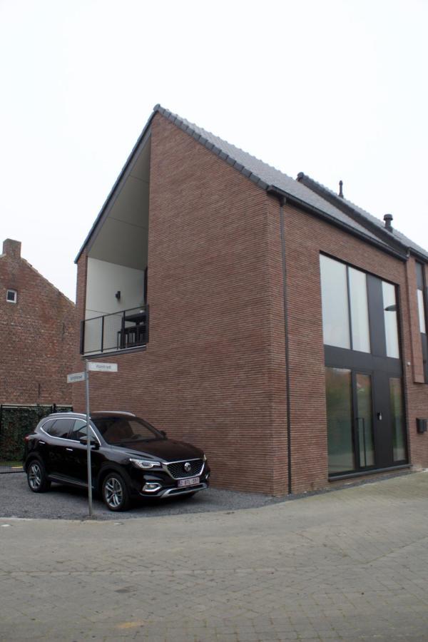Vila Aan Wal Rekem Exteriér fotografie